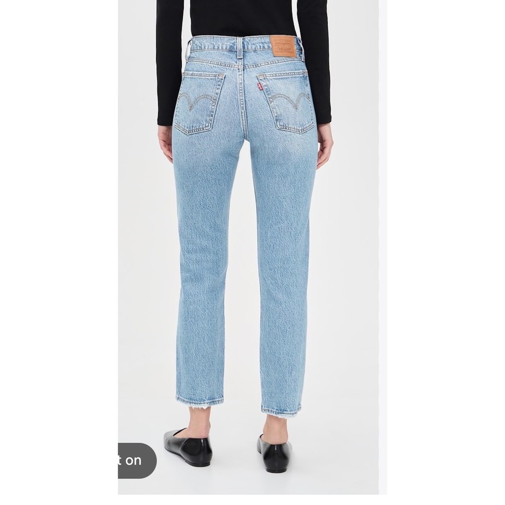 Levis Premium Wedgie Straight Distressed Light Wash Jeans 27